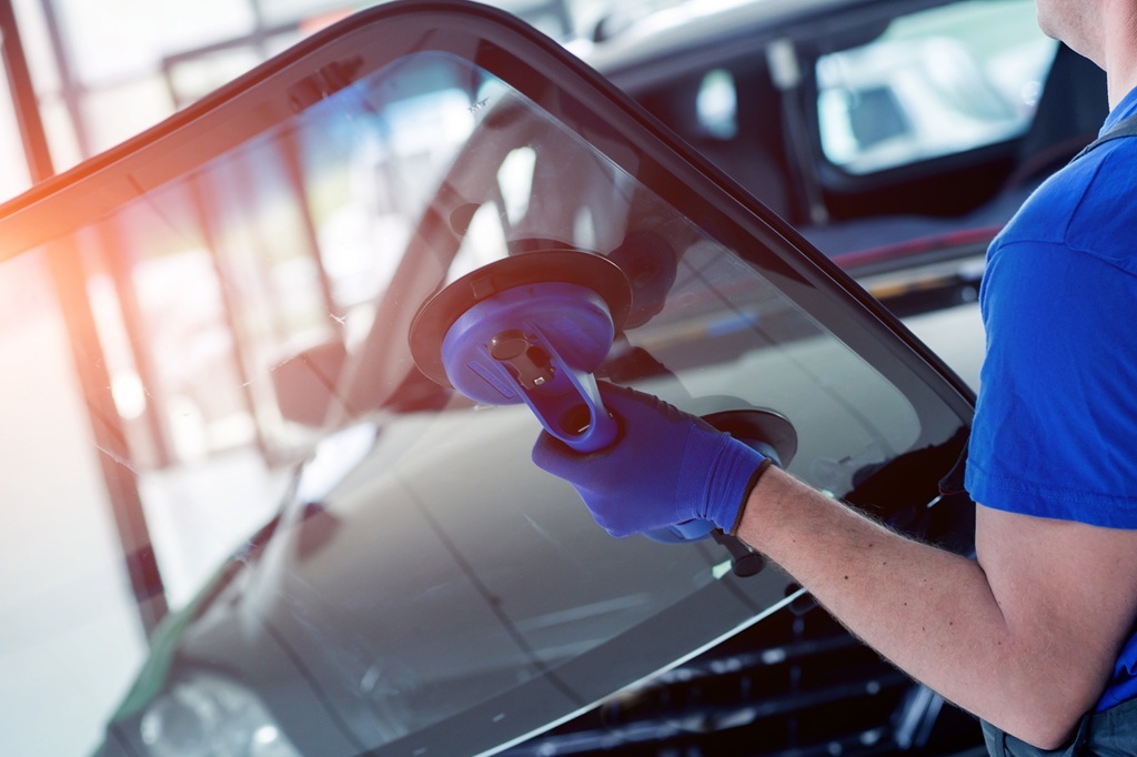 Wymiana szyby a utrata gwarancji – co mówi producent?